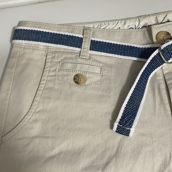 Dockers khaki shorts size 6 with D Ring Belt - Picture 3 of 8